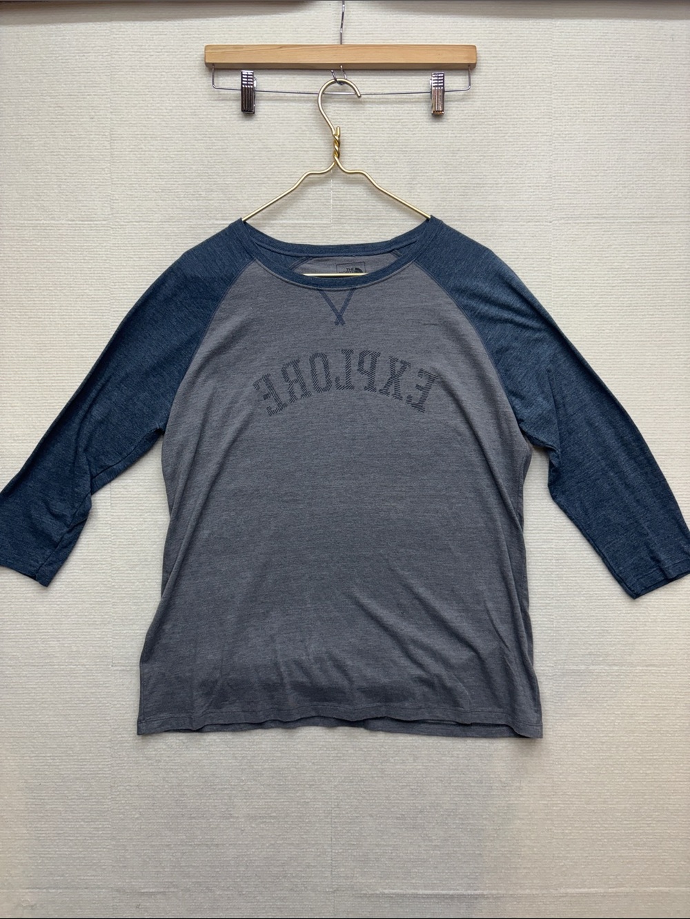The North Face | XL Gray & Navy 'Explore' Raglan Shirt